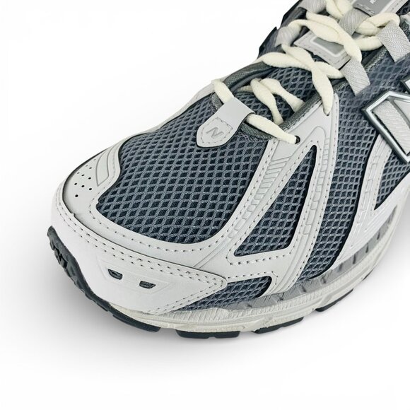 Athletic_Shoes